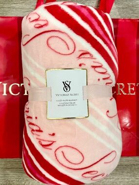 VICTORIA'S SECRET COZY PLUSH SHERPA FLEECE BLANKET  THROW 50"x60" NWT